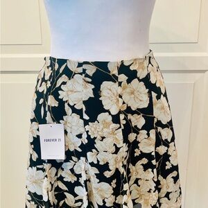 NWT Forever 21‎ Black Cream Floral A-Line Mini Skirt size Large
